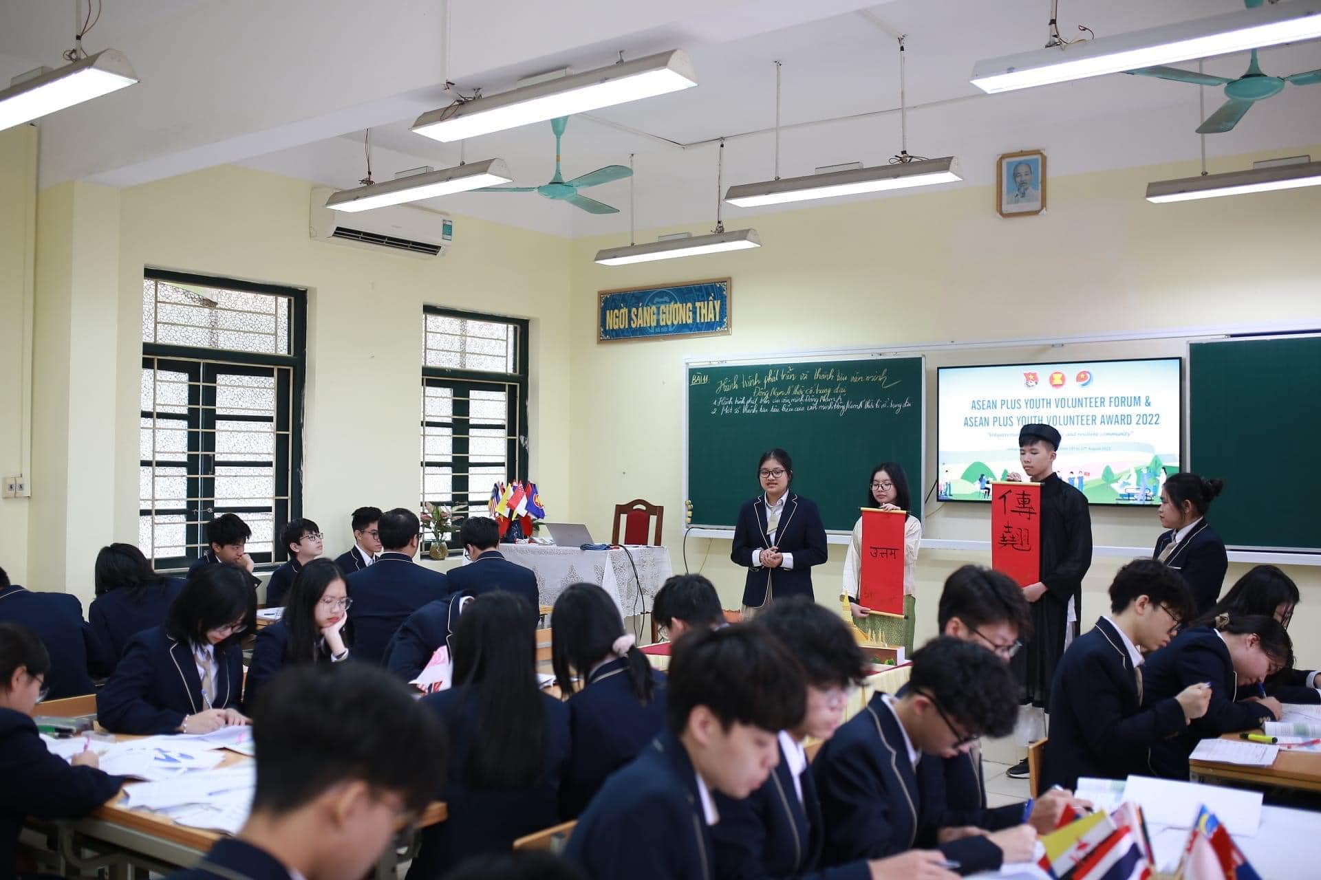 NHỮNG CHẶNG ĐƯỜNG VUI CỦA  MÁI TRƯỜNG YÊU THƯƠNG VÀ TRÍ TUỆ