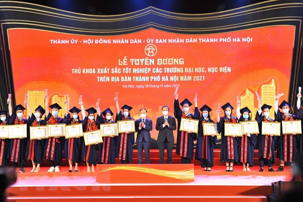 HAI CỰU HS THPT PHAN HUY CHÚ-ĐỐNG ĐA LÀ THỦ KHOA TN ĐẠI HỌC NĂM 2021   